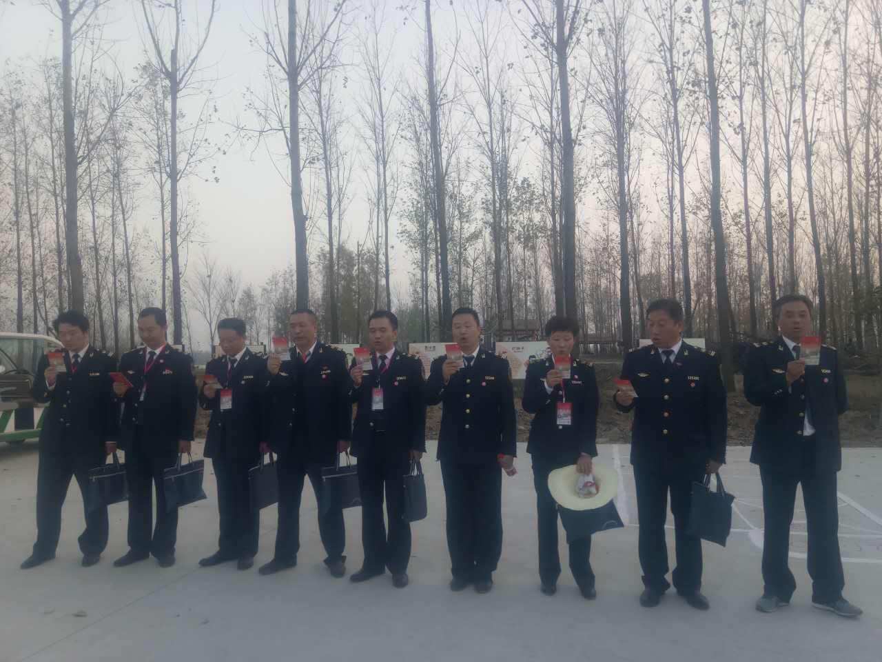武汉海事局培训班来兰考开展“两学一做”活动